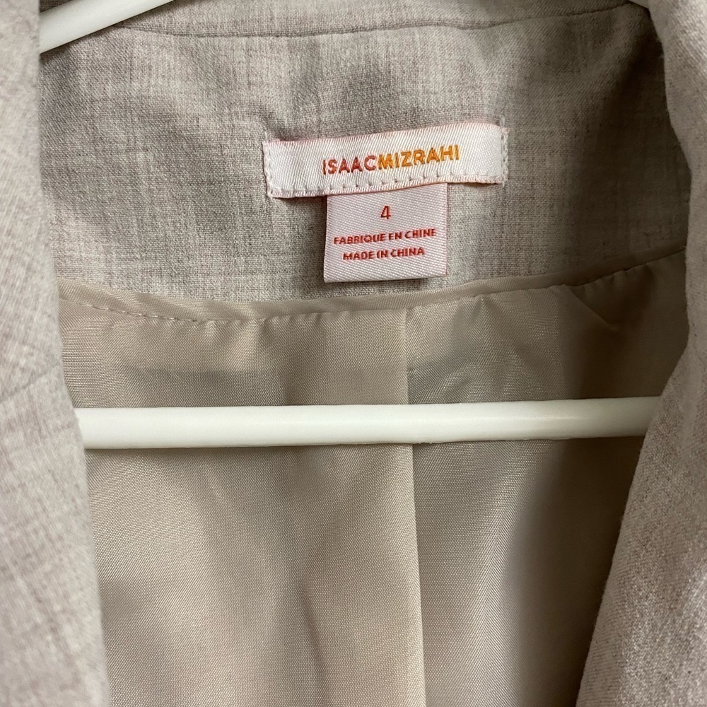 Size 4 Isaac Mizrahi blazer​​​​​​​​​​ - Picture 2 of 8